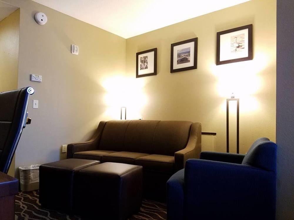 Comfort Suites Tampa Airport North West Chase Kültér fotó