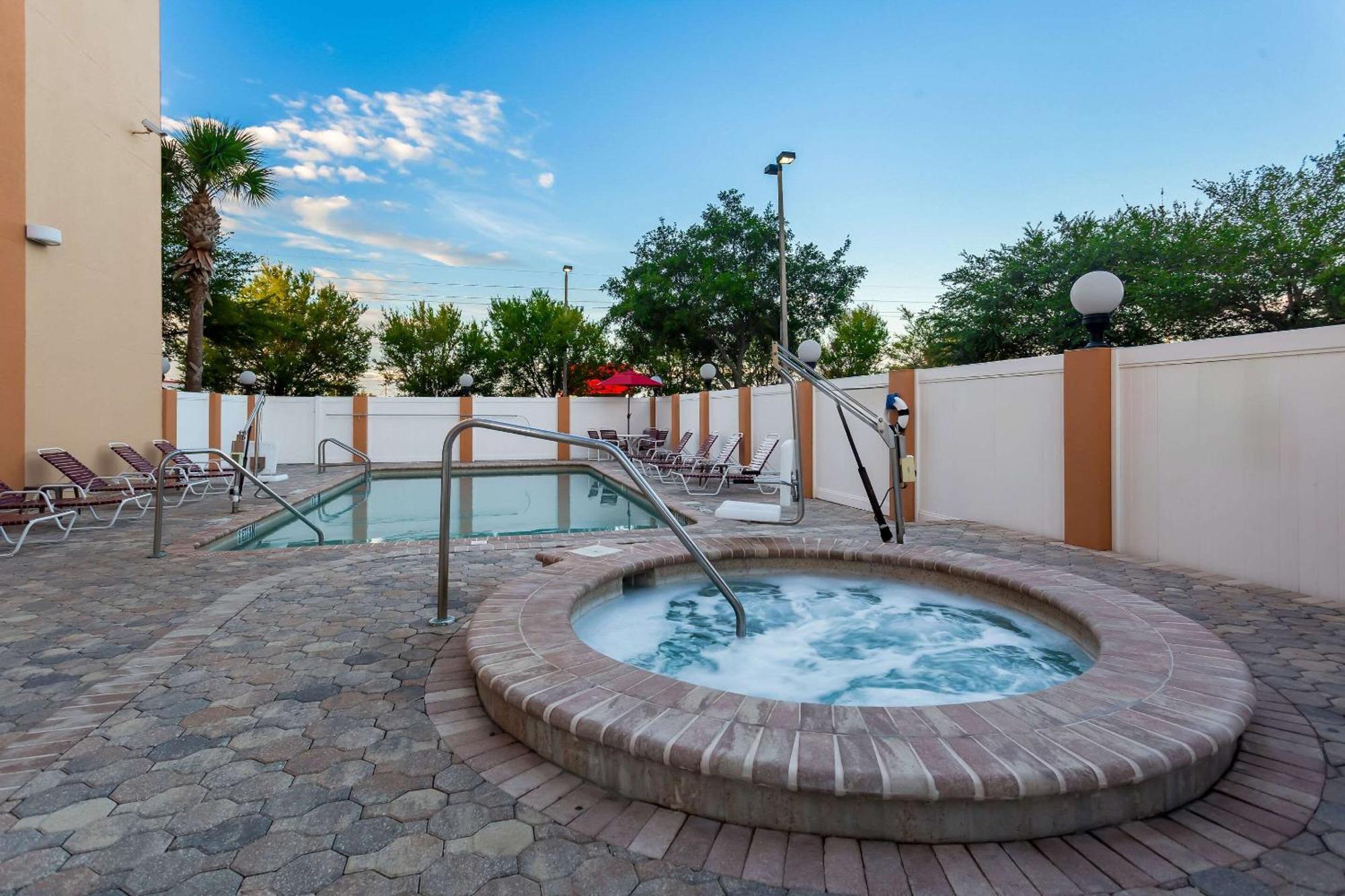 Comfort Suites Tampa Airport North West Chase Kültér fotó