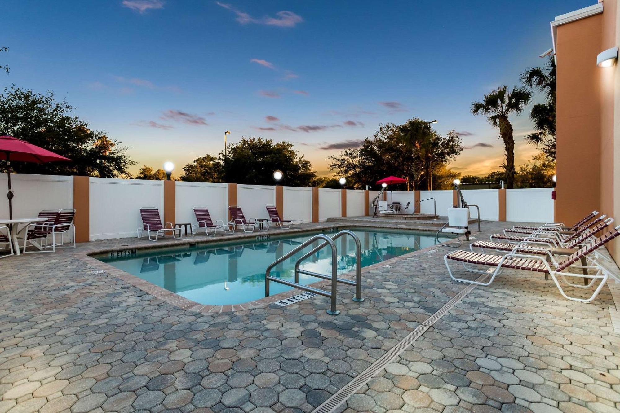 Comfort Suites Tampa Airport North West Chase Kültér fotó