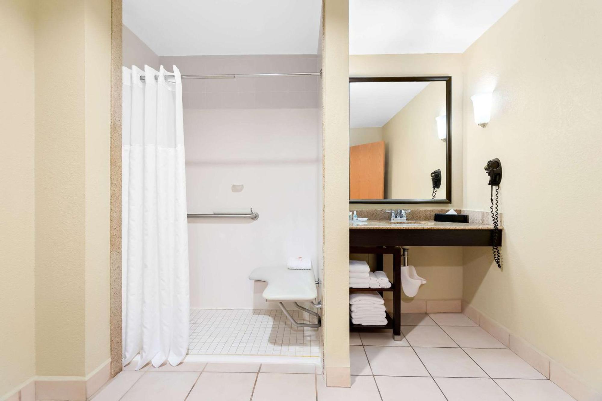 Comfort Suites Tampa Airport North West Chase Kültér fotó