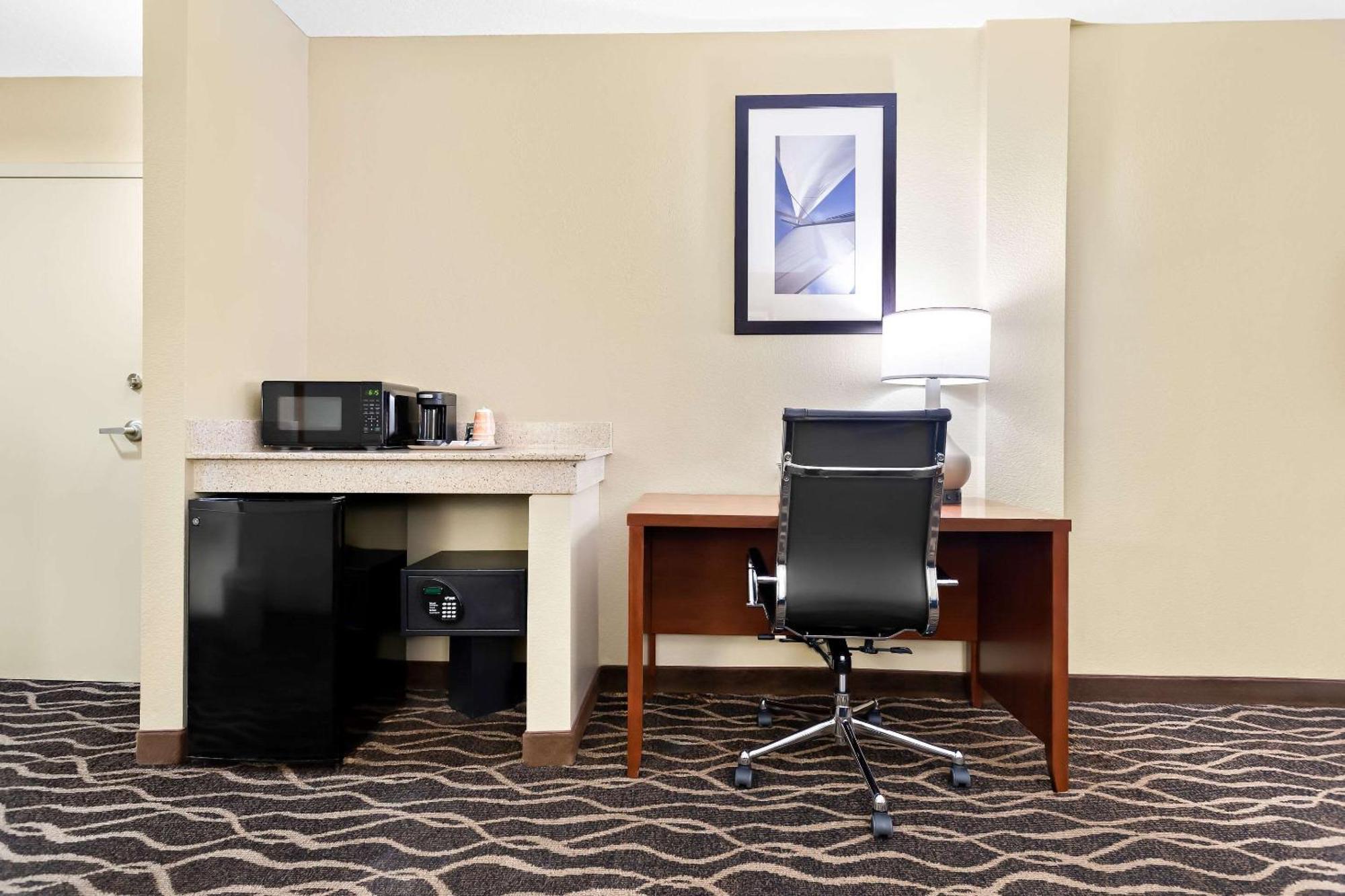 Comfort Suites Tampa Airport North West Chase Kültér fotó
